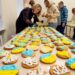 У Дніпрі до Дня ЗСУ школярі розписали 1000 пряників та передали їх на передову