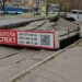 У Дніпрі через сильний вітер “склалася” зупинка на проспекті Поля: є постраждалі