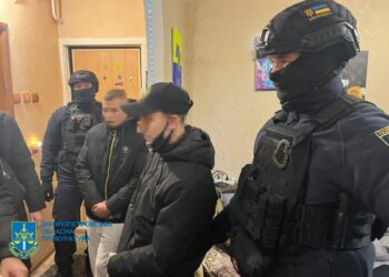У Кривому Розі затримали чотирьох шахраїв, які крали гроші з карток довірливих людей
