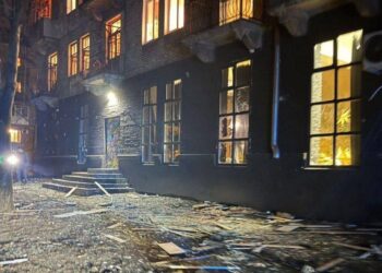У Кам’янському внаслідок атаки “шахедів” поранено жінку