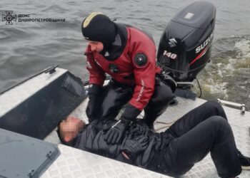 У Дніпрі молодик стрибнув з Нового мосту та вижив: історія порятунку