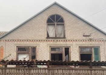 Внаслідок ворожого обстрілу у Нікополі постраждав 44-річний чоловік