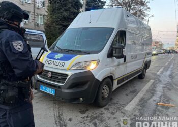Теракт у Дніпрі: внаслідок вибуху авто загинув чоловік, є поранені