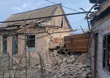 Внаслідок обстрілу у Нікополі пошкоджені 2 приватних будинки та газогін