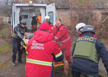 У Нікополі через ворожий артобстріл постраждали четверо людей, двоє важкі