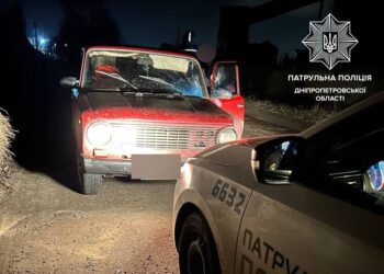 Вночі у Дніпрі зловили шістьох підлітків на авто