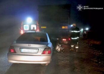 У Кам’янському районі травмованого водія деблокували з розбитого авто після ДТП