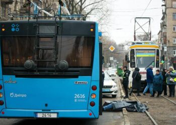 Загинув пішохід: у Дніпрі сталася смертельна аварія з тролейбусом