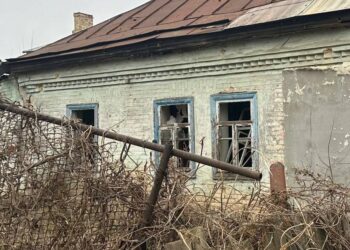 Пошкоджені будинки мирних мешканців внаслідок обстрілів Нікопольщини