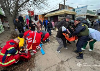 У Нікополі окупанти атакували дронами людей на Центральному ринку: багато поранених