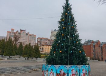 Завтра відкриють ялинку у парку Шевченка