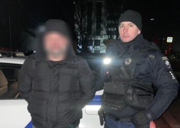 У Дніпрі чоловік через ревнощі застрелив суперника та поранив жінку