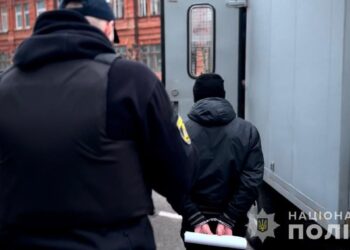 Затримали нападника, який у центрі Дніпра з ножем грабував жінок