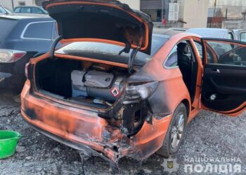 У Дніпрі затримали чоловіка, який спалив два авто, аби помститися начальнику