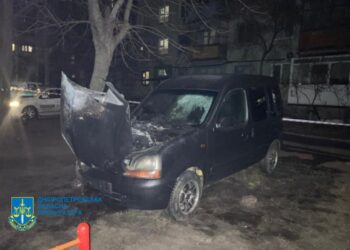 Затримали двох підлітків, які підпалили автівку військового у Кривому Розі