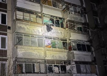Внаслідок ворожих обстрілів у Нікополі пошкоджені 4 багатоповерхівки, гімназія, підприємство та лінія електропередачі