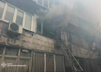 У Дніпрі на Парусі у палаючій квартирі постраждав чоловік