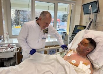 Відірвані пальці та обгоріле обличчя: у лікарні Мечникова розповіли історію тяжкого пацієнта
