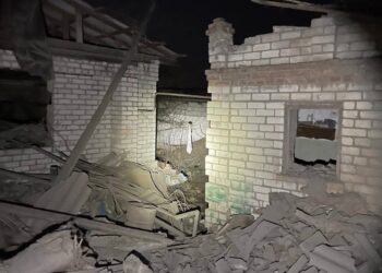 Окупанти за ніч розбили сім будинків на Нікопольщині