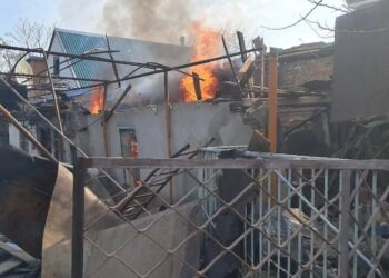 Внаслідок ворожих атак сталася пожежа та є багато руйнувань: наслідки обстрілів Нікопольщини
