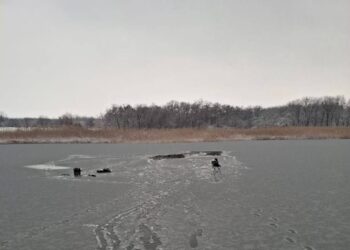Провалилися під кригу троє рибалок у Кривому Розі: одного не врятували