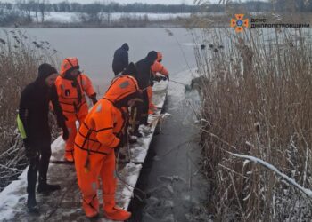 На Криворіжжі водолази знайшли тіло рибалки, який провалився під кригу: деталі від ДСНС