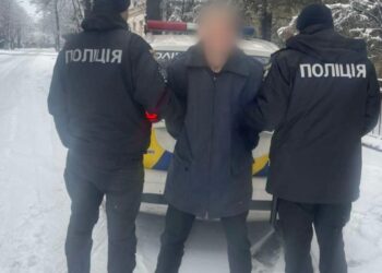 У Кам’янському затримали 26-річного чоловіка, який пограбував літню жінку на вулиці