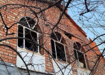 Через ворожі атаки сталася пожежа та є багато руйнувань на Нікопольщині