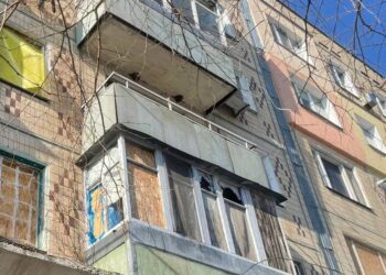 Двоє загиблих, поранена та багато руйнувань: окупанти атакували два райони області