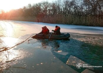 Двоє чоловіків провалилися під кригу на Синельниківщині: одного не врятували