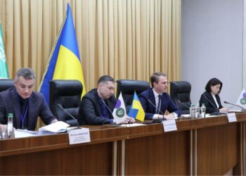 Маємо перші позитивні результати роботи консультаційних центрів з питань розблокування податкових накладних, – голова ДПС Руслан Кравченко