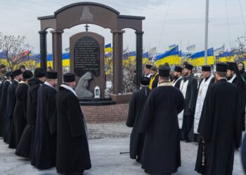У Національний день молитви та третю річницю повномасштабного вторгнення у Дніпрі відбулися пам’ятні заходи