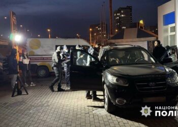 Смерть в авто на АЗС: у Дніпрі затримали нападника, який вдарив сокирою свого боржника