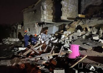 Масована атака “шахедів”: у Дніпрі зруйновано приватні будинки