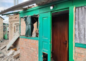 Загинув 73-річний чоловік внаслідок обстрілів Нікопольщини: є поранена