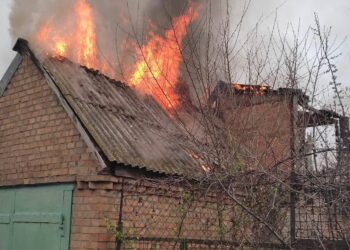 Окупанти поранили двох людей у Нікополі: наслідки ворожих обстрілів