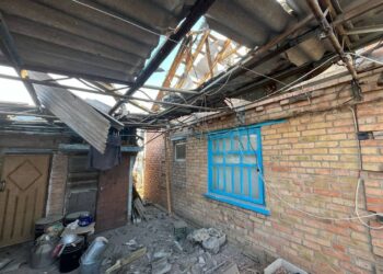 Пошкоджені адмінбудівлі, вантажівка, 4 приватні будинки внаслідок обстрілів Нікопольщини