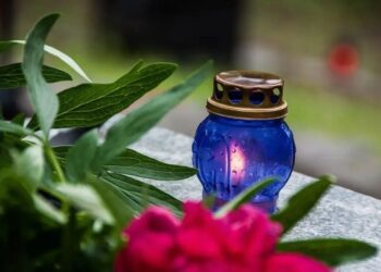 На Нікопольщині заборонили масові заходи на кладовищах