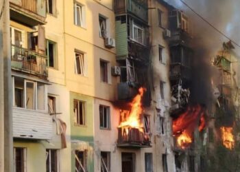 У Павлограді дрон влучив у багатоповерхівку: є жертви
