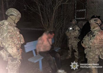 Двоє братів з Нікополя торгували трофейною зброєю окупантів