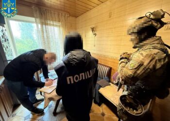 У Дніпрі затримали голову ВЛК і кількох медиків, які продавали діагноз ВІЛ чоловікам