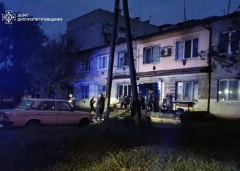 Вісьмох людей врятували з палаючого будинку у Самару