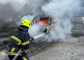 На масштабній пожежі у Кам’янському постраждав чоловік