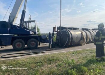 Серйозна ДТП на трасі області: перекинулося два авто
