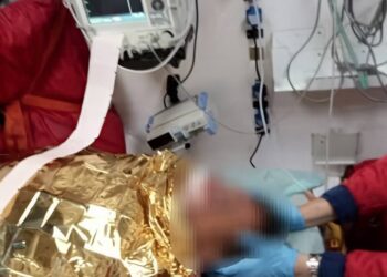 У Кам’янському районі чоловік отримав удар струмом і впав з 5-метрового стовпа