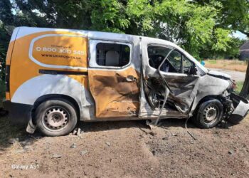 Окупанти вдарили по автівці “Укрпошти” на Нікопольщині