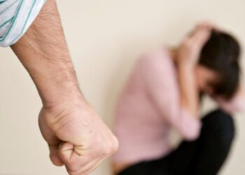 Поліцейські області повідомили про підозру двом чоловікам за домашнє насильство над жінками
