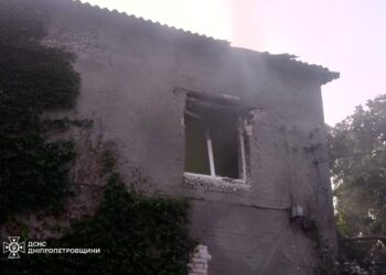 Окупанти вдарили по підрозділу ДСНС у Нікополі: є поранені та руйнування