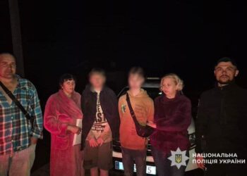 На Нікопольщині поліцейські допомогли оперативно розшукати двох підлітків, які заблукали в лісі