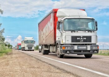 Обмежено рух вантажівок по дорогах Дніпропетровщини: деталі від ОВА